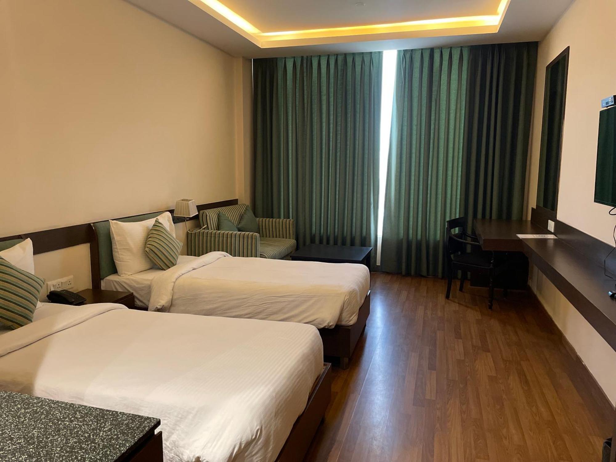 V Retreat Gurgaon Hotel Exterior photo